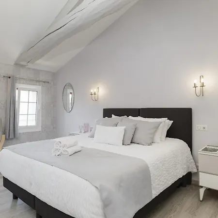 Le Bijou Piscine, Massage Et Spa *